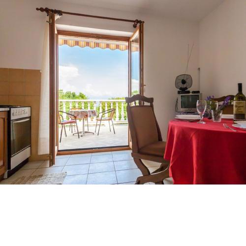 Spacious Apartment in Malinska with Terrace