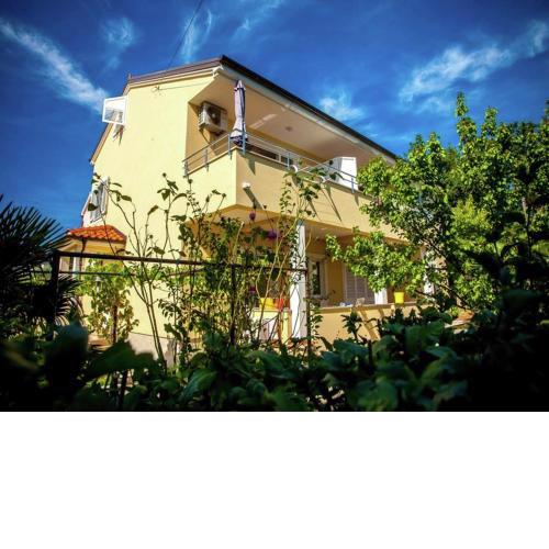 Spacious Apartment in Vantacici near Sea
