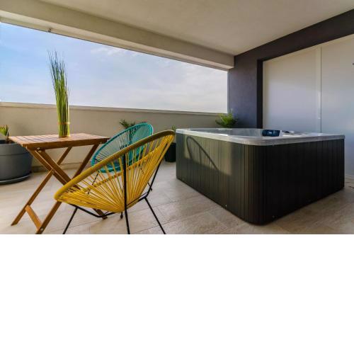 Spacious apartment with jacuzzi
