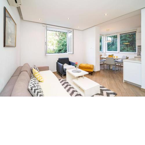 SPACIOUS TWO BEDROOM APARTMENT