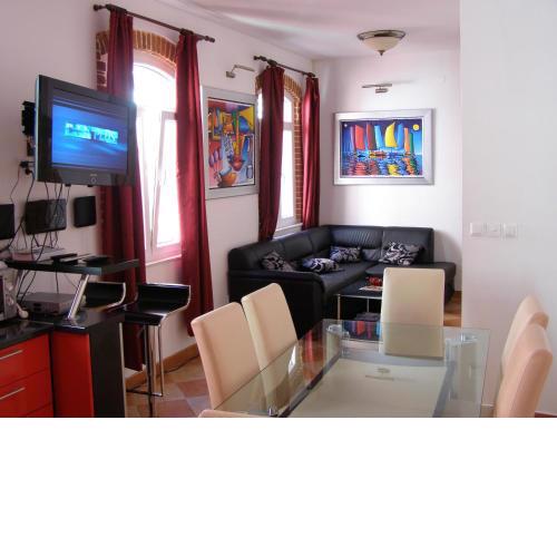 Split Artistic Apartments