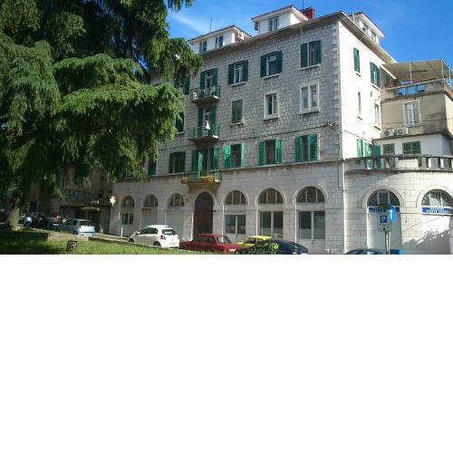 Split downtown apartments