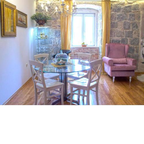Split Theatre Apartments