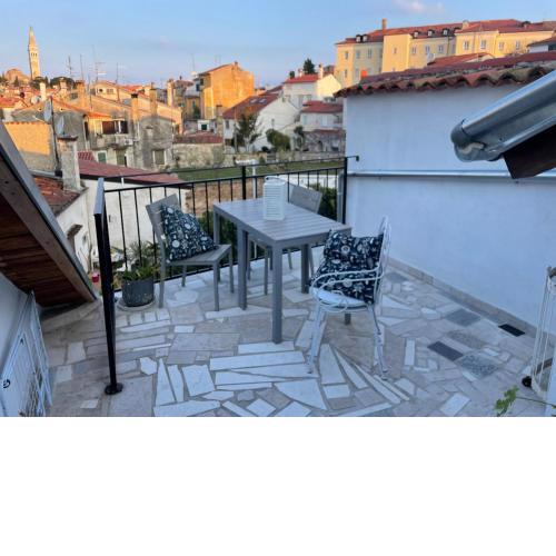 Steinhaus mit Terrasse