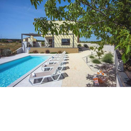 Strandnahe Luxusvilla mit Außendusche, BBQ, Klima, WLAN