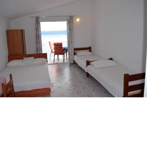 Studio Apartment in Pisak with Sea View, Balcony, Air Conditioning, Wi-Fi (90-3)