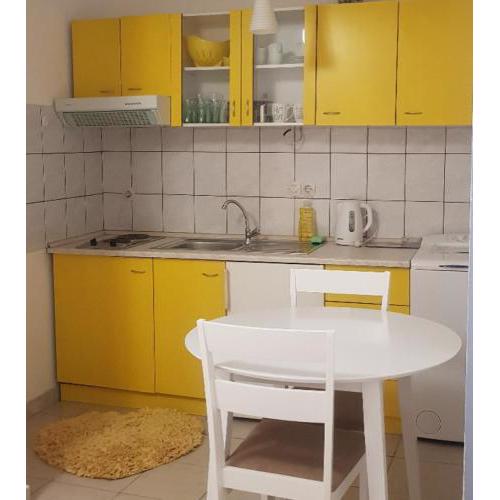 Studio apartment KIKI for 2, near Old Town & Beach, free WiFi