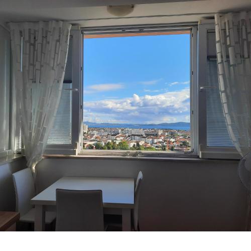 Studio apartment KIKI with a sea view, free WiFi, for 2 persons