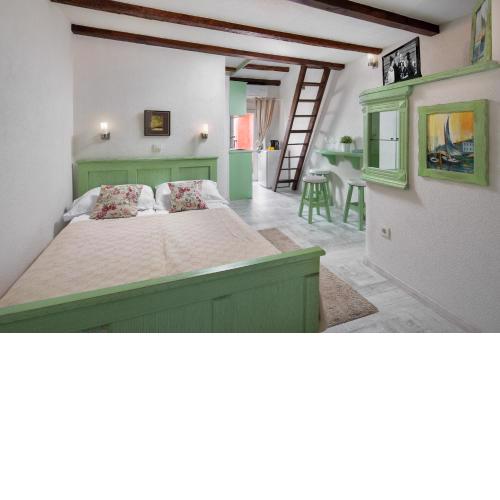 Studios Verde by Irundo