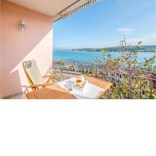 Stunning apartment in Cizici with 1 Bedrooms and WiFi