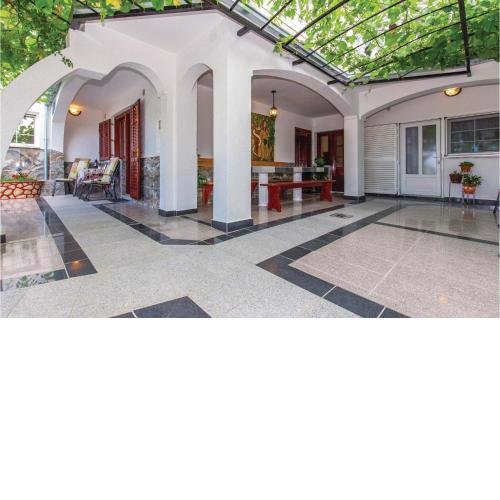 Stunning apartment in Crikvenica with WiFi