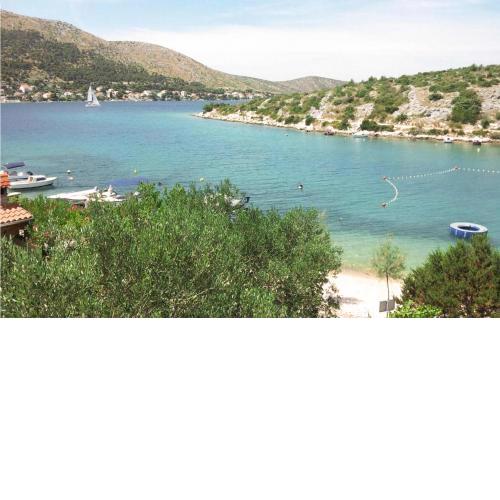 Stunning apartment in Grebactica with WiFi and 2 Bedrooms