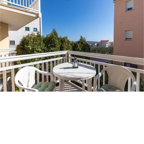 Stunning apartment in Kastel Luksic with WiFi and 1 Bedrooms