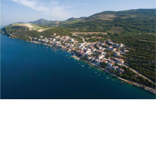 Stunning apartment in Komarna with WiFi and 3 Bedrooms