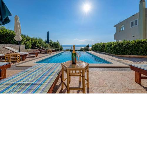 Stunning Apartment In Lokva Rogoznica With 1 Bedrooms, Wifi And Outdoor Swimming Pool