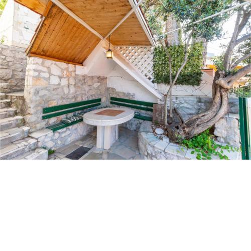 Stunning apartment in Lokva Rogoznica with WiFi