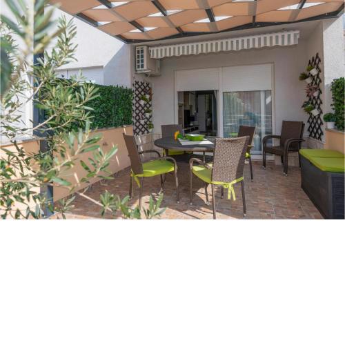 Stunning apartment in Makarska with WiFi and 1 Bedrooms