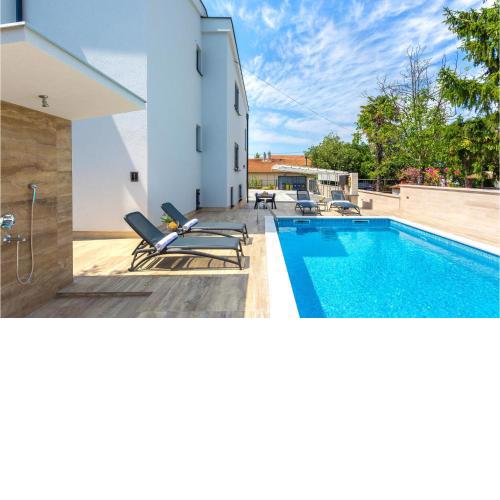 Stunning apartment in Malinska with Outdoor swimming pool, WiFi and Swimming pool