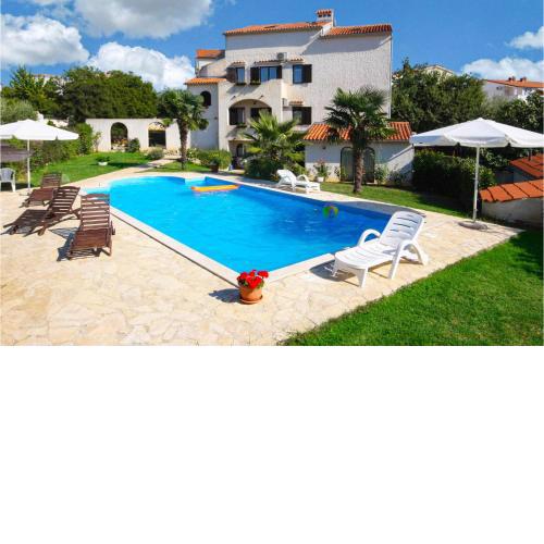 Stunning apartment in Medulin with 3 Bedrooms, WiFi and Outdoor swimming pool