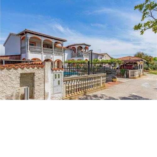 Stunning apartment in Medulin with WiFi and 2 Bedrooms