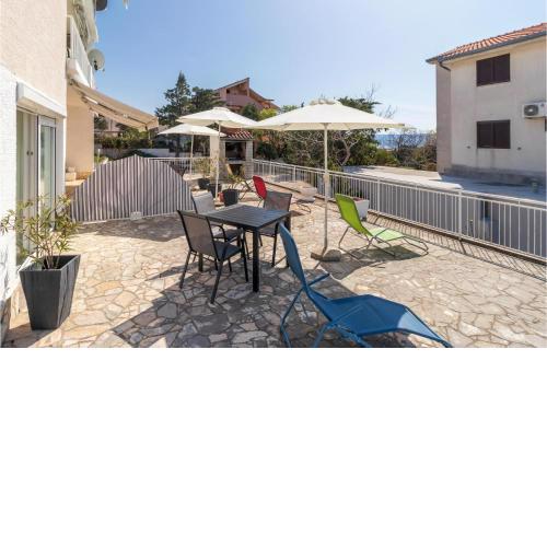 Stunning apartment in Novi Vinodolski with 2 Bedrooms and WiFi