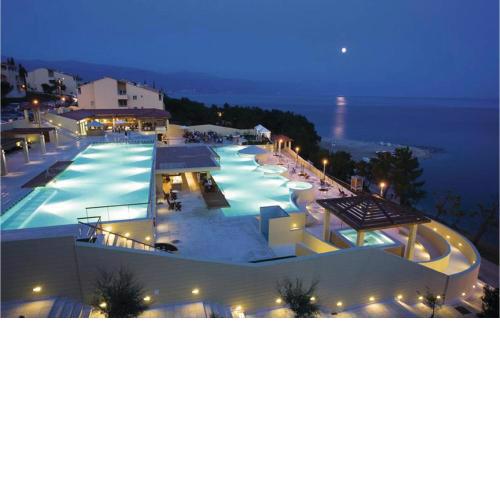 Stunning Apartment In Novi Vinodolski With Sauna, Wifi And Swimming Pool