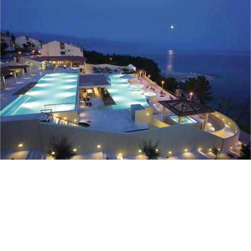 Stunning apartment in Novi vinodolski with Sauna, WiFi and Swimming pool