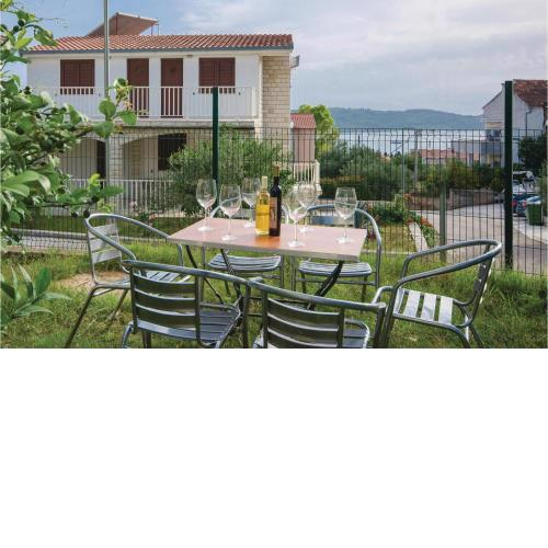 Stunning apartment in Okrug Gornji with 1 Bedrooms and WiFi