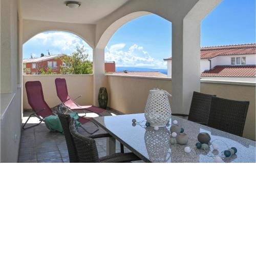 Stunning apartment in Okrug Gornji with WiFi and 2 Bedrooms