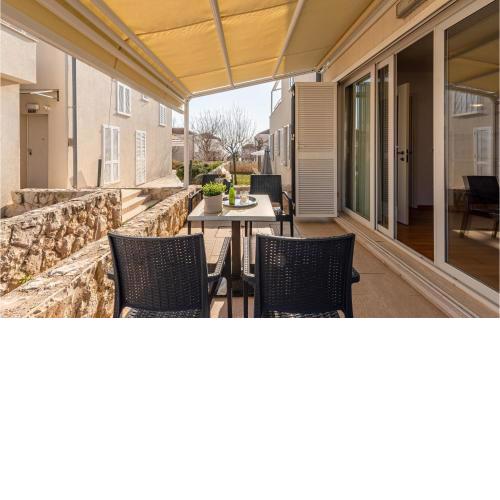 Stunning apartment in Petrcane with Outdoor swimming pool, Sauna and 1 Bedrooms