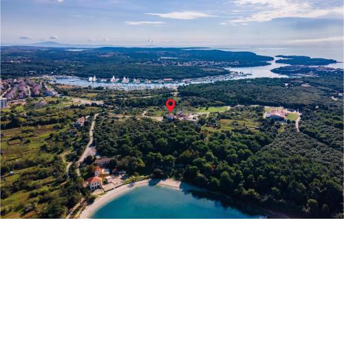 Stunning apartment in Pula with 2 Bedrooms, Jacuzzi and WiFi
