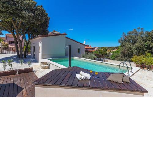 Stunning apartment in Pula with 2 Bedrooms, WiFi and Outdoor swimming pool