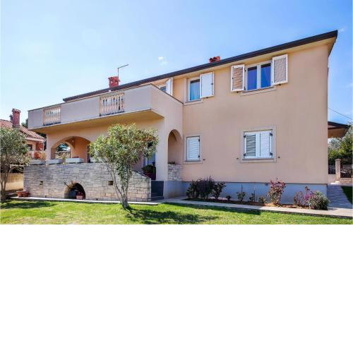 Stunning apartment in Pula with WiFi and 2 Bedrooms