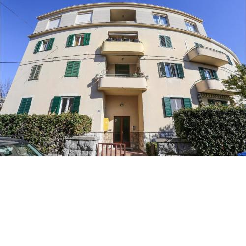 Stunning apartment in Split with WiFi and 3 Bedrooms