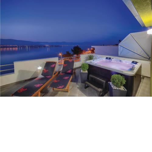Stunning Apartment In Trogir With 1 Bedrooms, Jacuzzi And Sauna