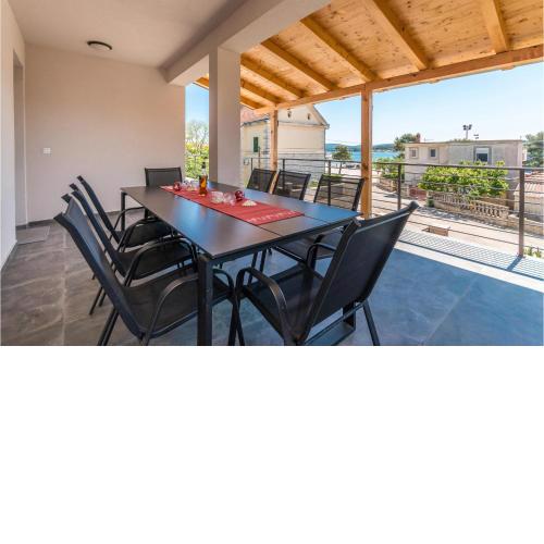 Stunning apartment in Turanj with WiFi and 3 Bedrooms