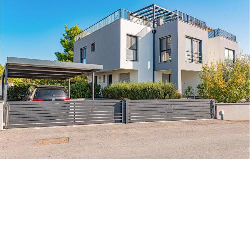Stunning apartment in Vodice with Jacuzzi, 2 Bedrooms and WiFi