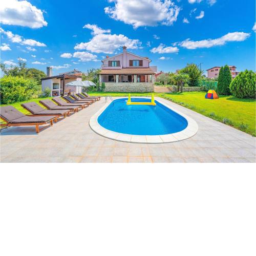 Stunning home in Bale with 4 Bedrooms, WiFi and Outdoor swimming pool