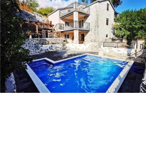 Stunning home in Blaca with 3 Bedrooms, Outdoor swimming pool and WiFi