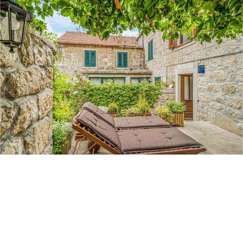 Stunning Home In Gruda With 2 Bedrooms And Wifi 2