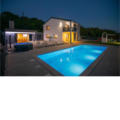 Stunning home in Imotski with 4 Bedrooms, WiFi and Private swimming pool