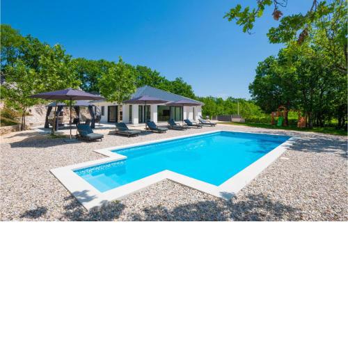 Stunning Home In Ivanbegovina With Wifi, Private Swimming Pool And Outdoor Swimming Pool