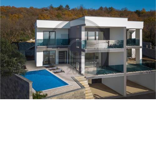 Stunning home in Kostrena with Outdoor swimming pool, 4 Bedrooms and Heated swimming pool