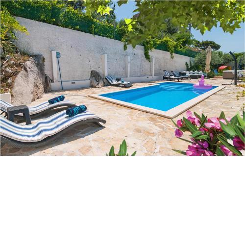 Stunning Home In Lokva Rogoznica With 7 Bedrooms, Jacuzzi And Wifi