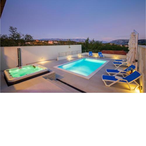 Stunning home in Lopar with 4 Bedrooms, WiFi and Private swimming pool