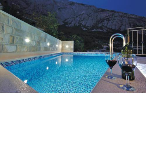 Stunning Home In Makarska With 3 Bedrooms, Jacuzzi And Wifi