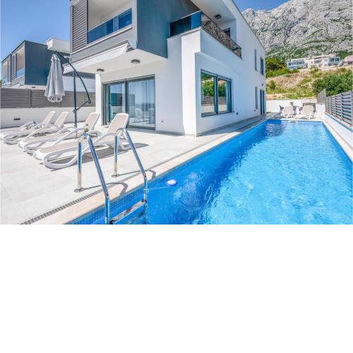 Stunning home in Makarska with Jacuzzi, WiFi and Outdoor swimming pool