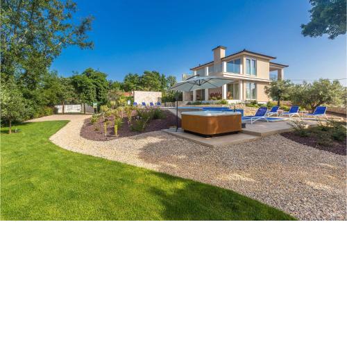 Stunning Home In Malinska With Jacuzzi, Sauna And Outdoor Swimming Pool