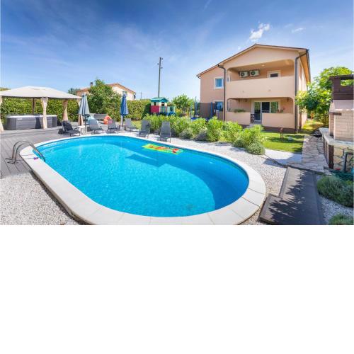 Stunning Home In Marcana With 4 Bedrooms, Sauna And Wifi