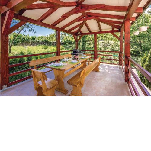 Stunning home in Matulji with 3 Bedrooms, Jacuzzi and WiFi